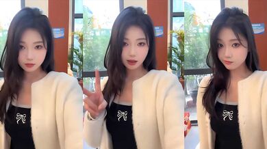 清純小美女性愛視頻流岀 完美顏值膚白如雪 床上騷浪口交肉棒 女上騎乘翹臀搖曳 無套狂插精液射嘴！