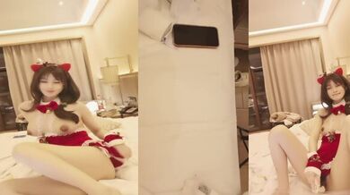 顏值新人小豬豬全程露臉大秀直播，情趣裝誘惑揉奶玩逼